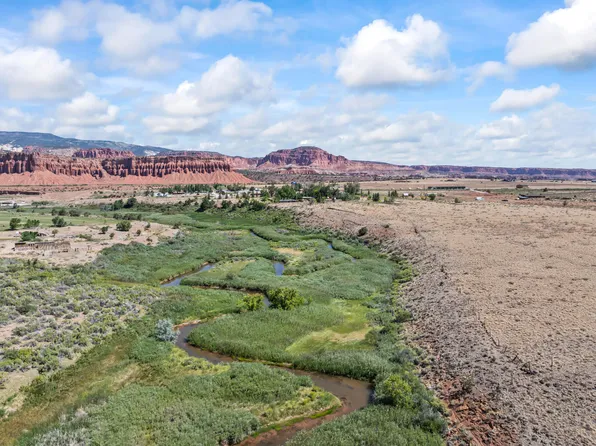 925 W 100 S #6, Torrey, UT 84775