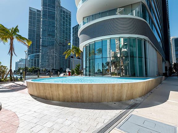 3rd image of 300 Biscayne Boulevard Way #1509