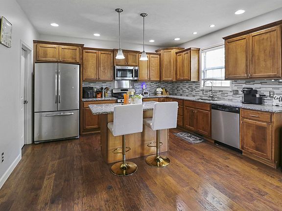 4th image of 2203 W Paddington Ct