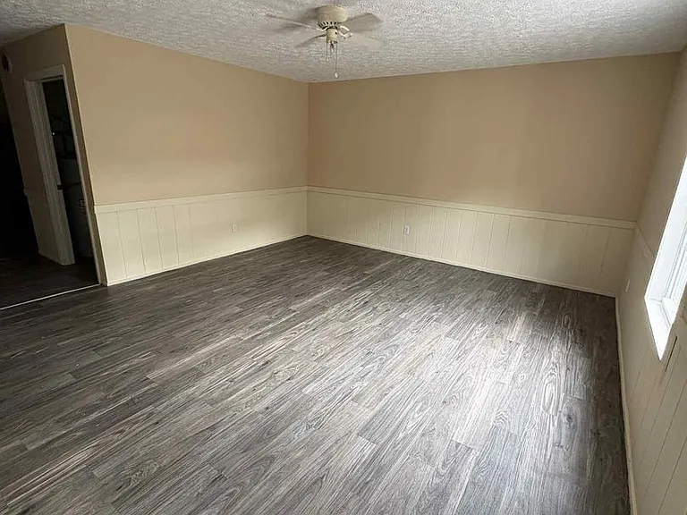 529 E Main St — Photo 16
