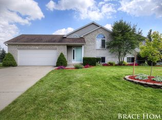 5868 Buttercup Ct SW, Wyoming, MI 49418