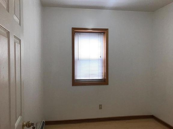3rd image of 15512 Sanford Ave Floor 1