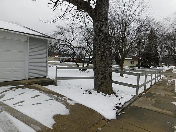 3rd image of 8837 Parrish Ave