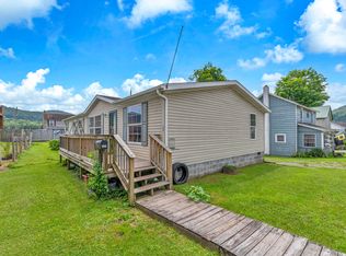 660 Kanawha Ave, Rainelle, WV 25962