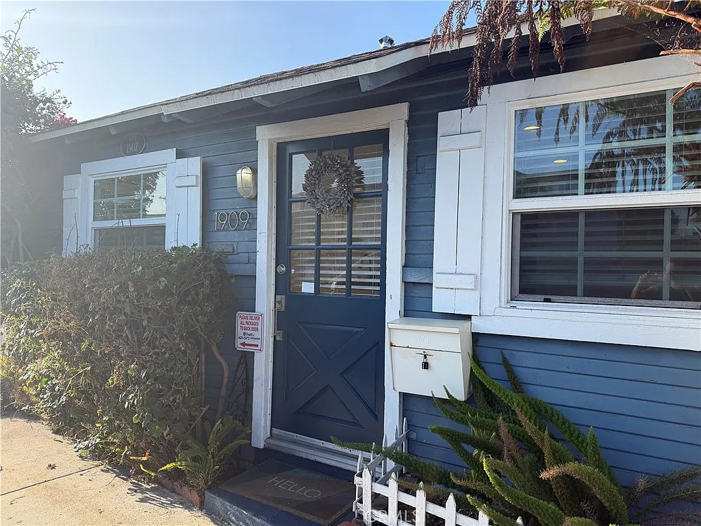 1 bed, 448 sqft, $3,200 — Photo 1