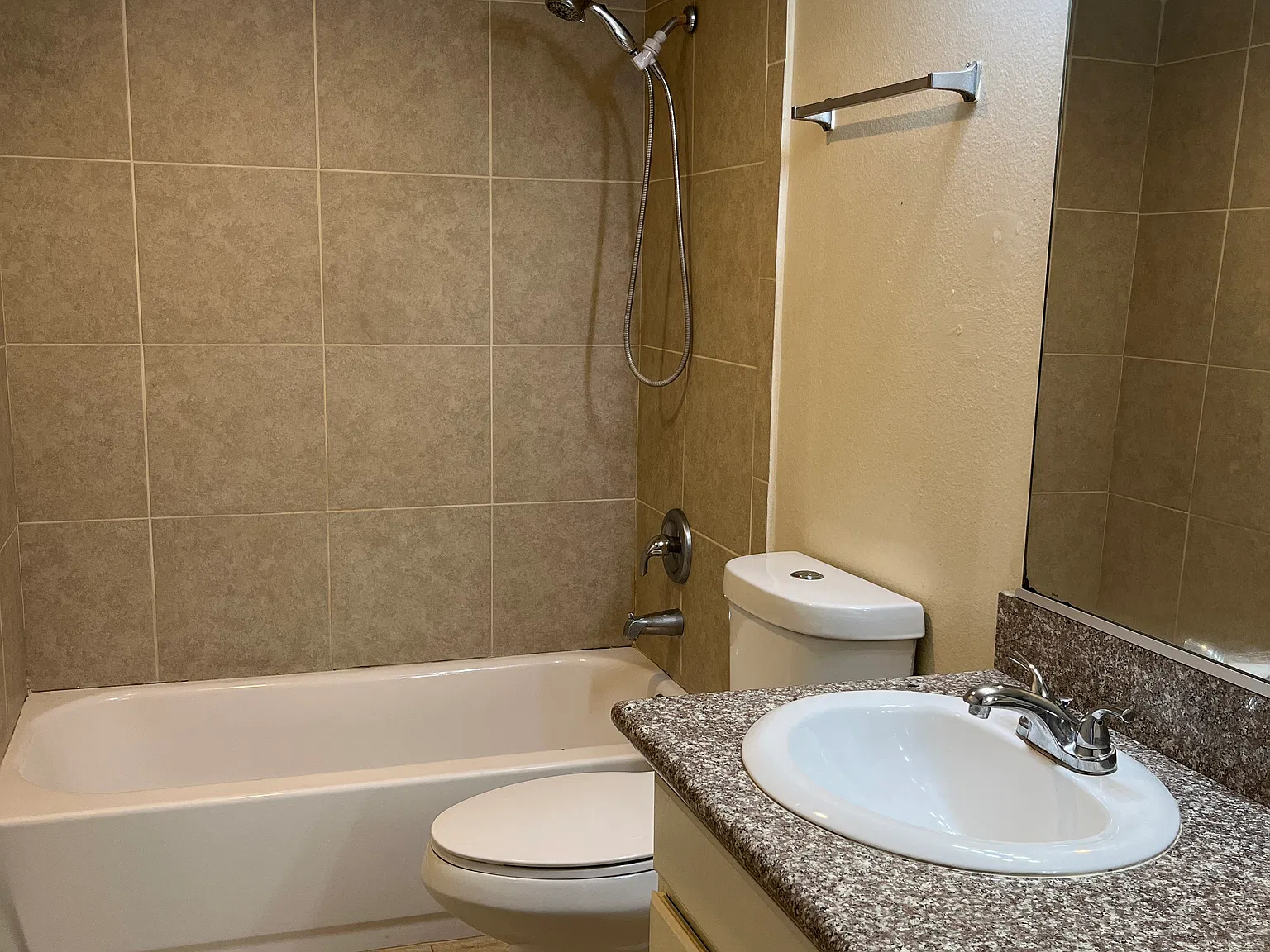 2 bed, 1.5 bath, 1000 sqft, $2,200 — Photo 2