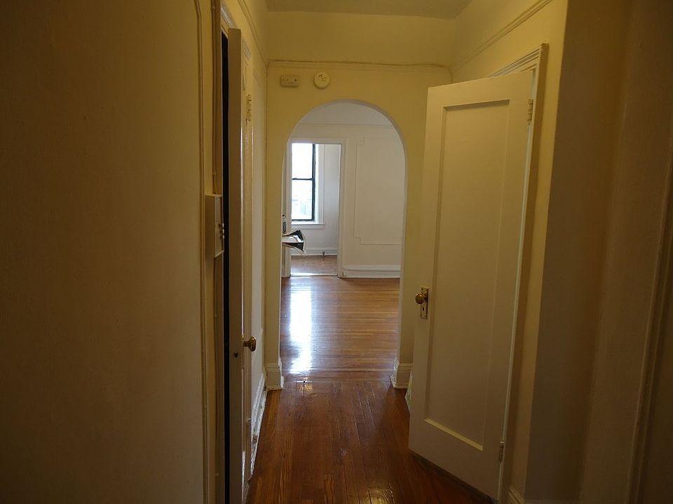 1st image of 32-16 Crescent St #B55