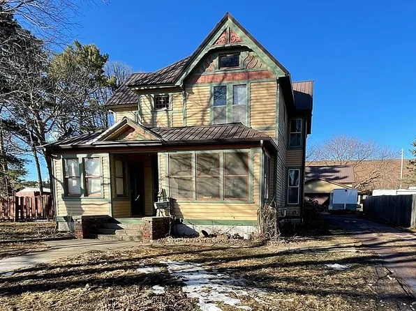 215 E Main St, Madelia, MN 56062