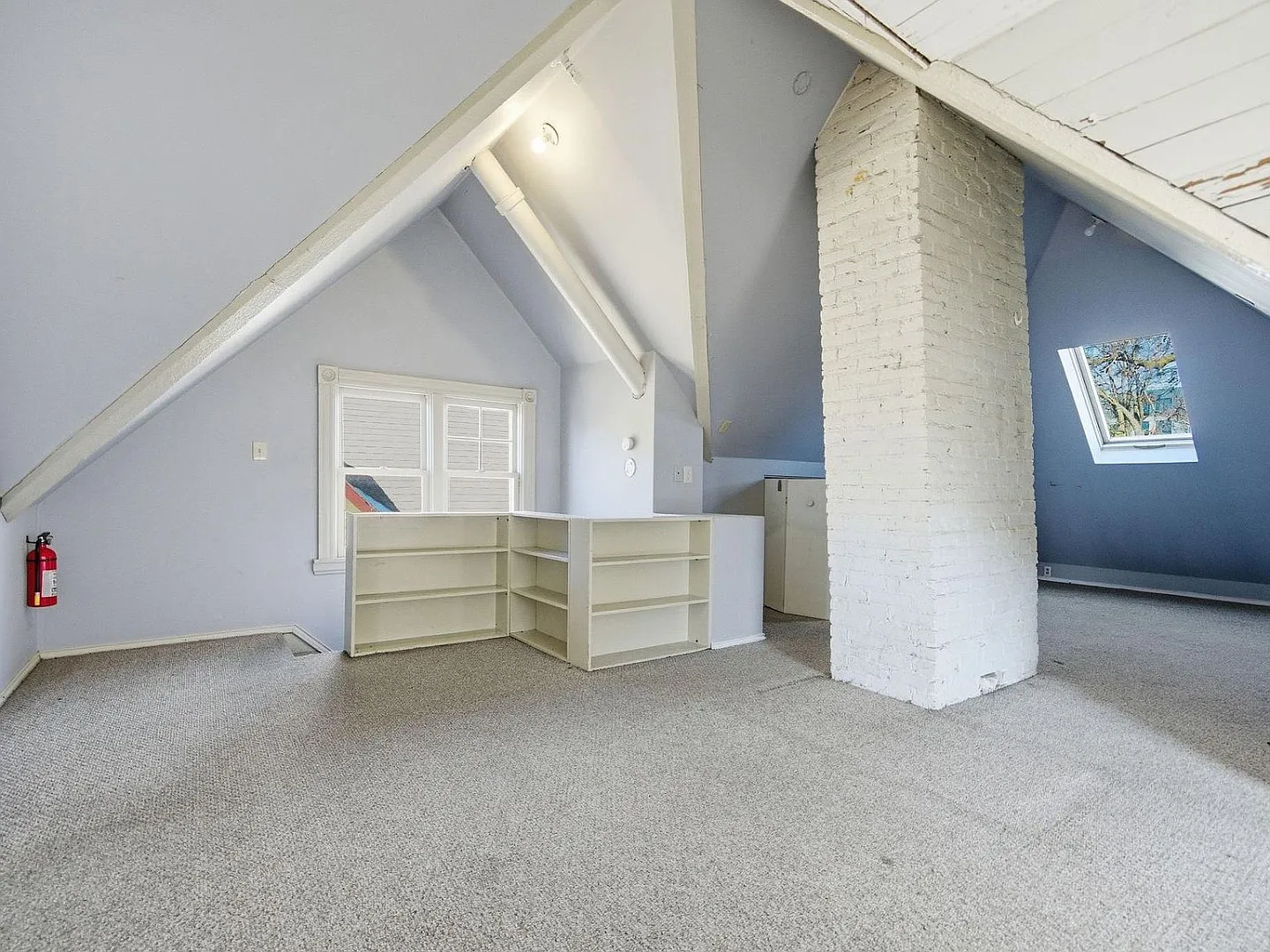 709 7th St SE — Photo 3