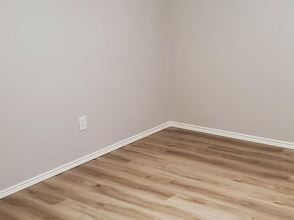 3rd image of 3127 Breton Dr