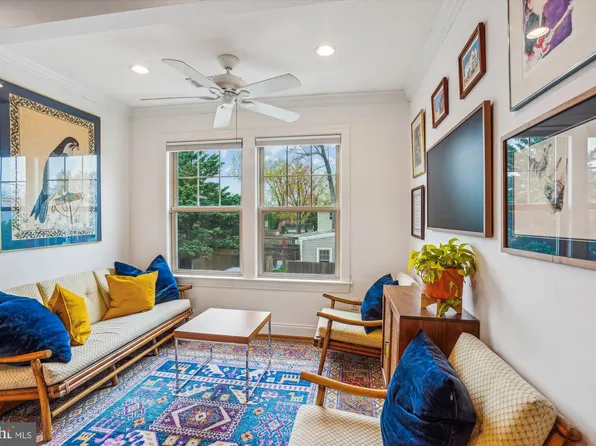 409 E Raymond Ave APT 8, Alexandria, VA 22301