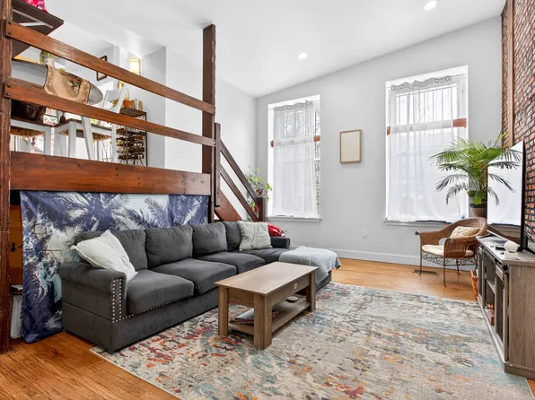 2213 Green St, Philadelphia, PA