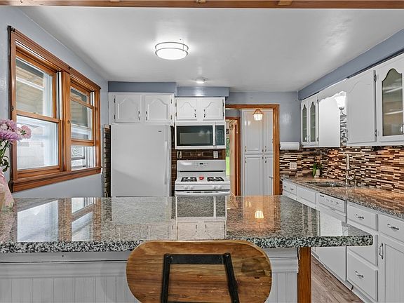 5th image of 110 Balbach Dr