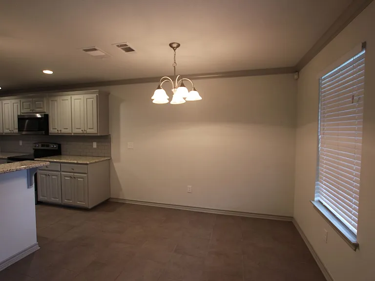 Beautiful 3 Bedroom 2 Bathroom Townhouse In South Tyler! Now Offering 1/2 Off First Full Months R... — Photo 8