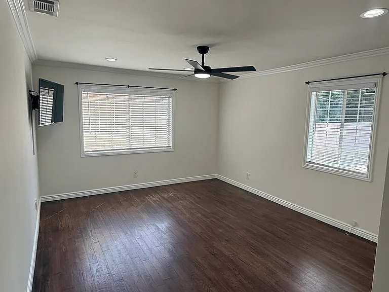 8701 Kittyhawk Ave — Photo 6