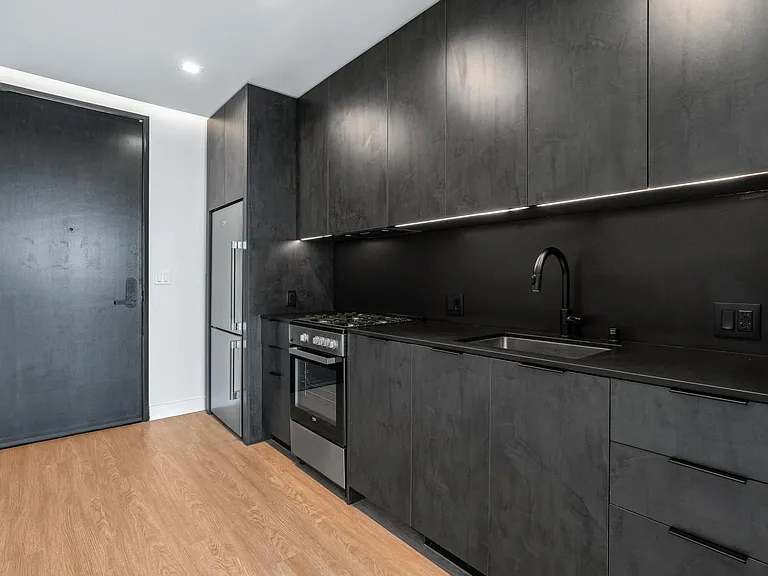Venue Residences — Photo 51