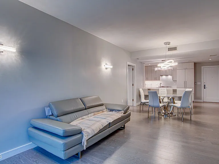 15 Morris Ave #507 — Photo 17