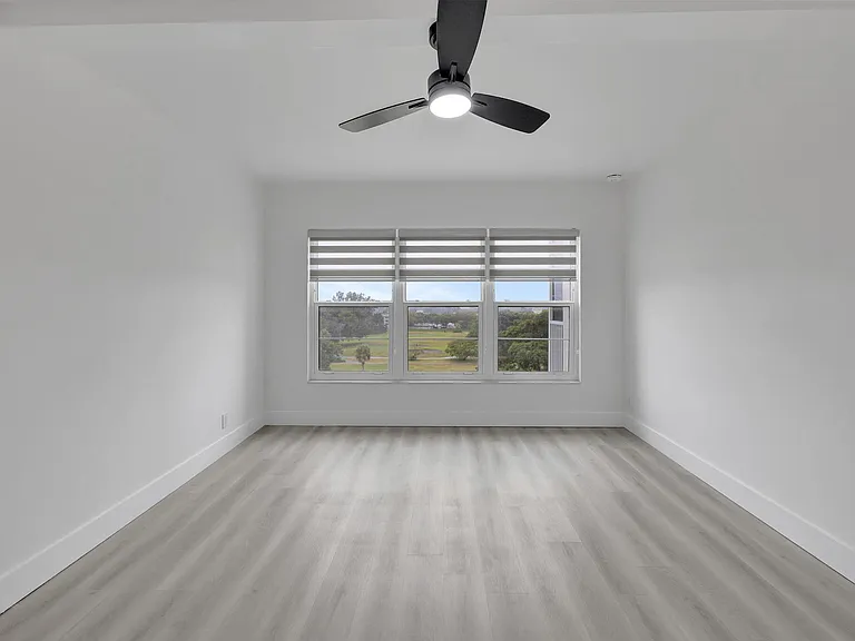 3050 N Palm Aire Dr #704 — Photo 11