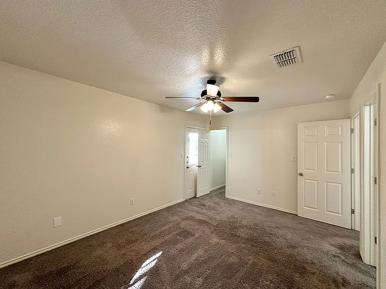 5007 John David Dr — Photo 21