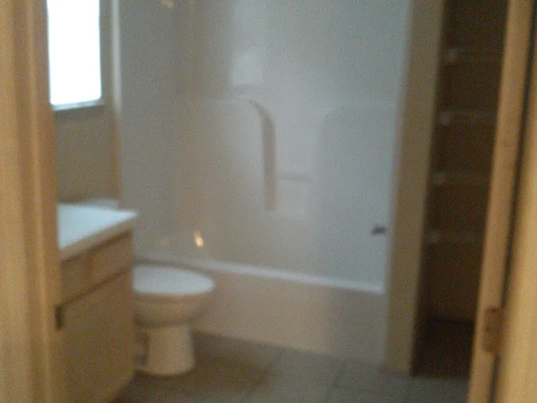 182-184 Southwinds Rd — Photo 5