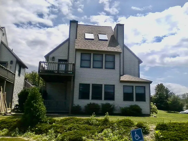 5237 Lake Rd W — Photo 1