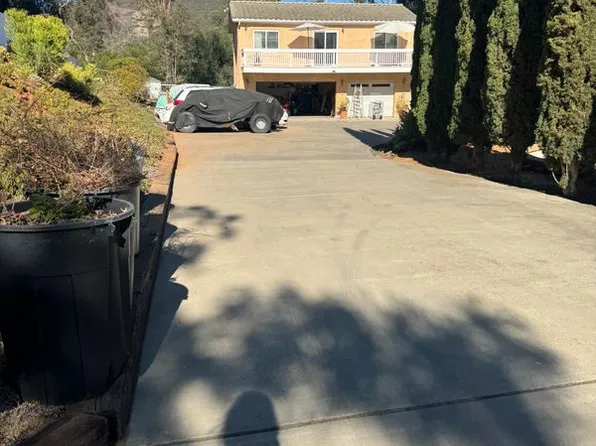 1511 Maxwell Ln, Vista, CA 92084
