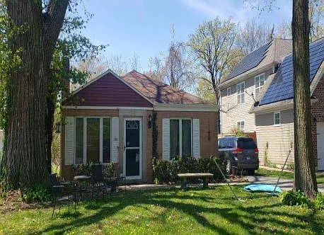 720 Laramie Ave photo 1