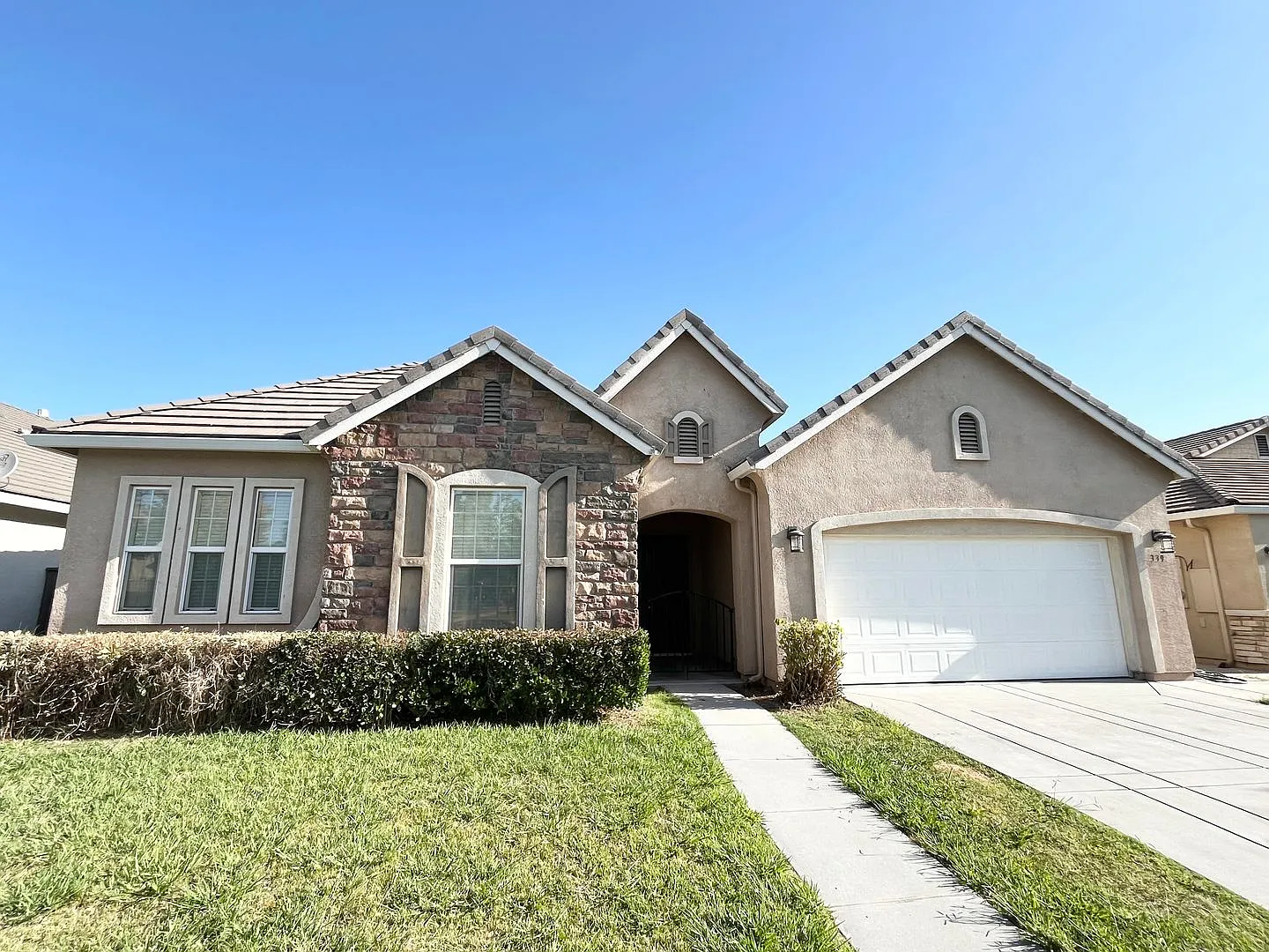 339 Hearst Dr photo 1