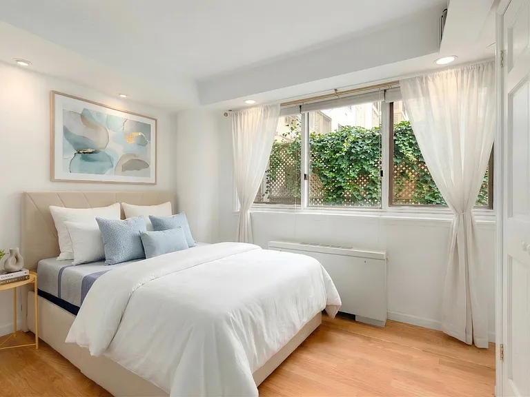 401 E 65th St #2-J — Photo 3