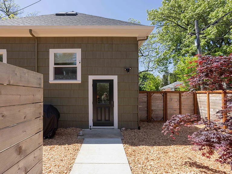 532 NE 29th Ave — Photo 2