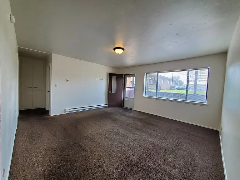 467 W Pacific St #6 — Photo 2