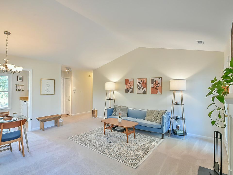 1st image of 121 Weathersfield Dr