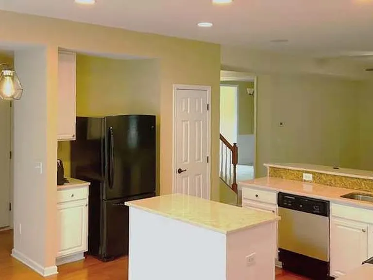 809 Redden Row — Photo 3