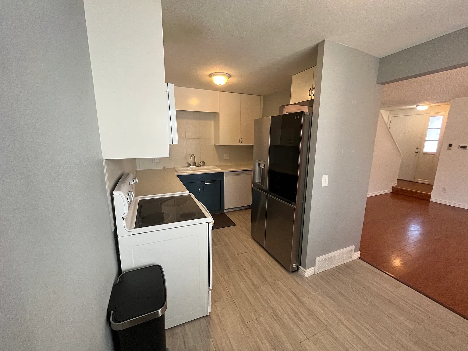 1 bed, 850 sqft, $2,000 — Photo 3