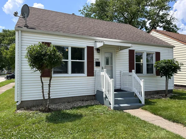 295 S Clinton Ave, Bradley, IL 60915