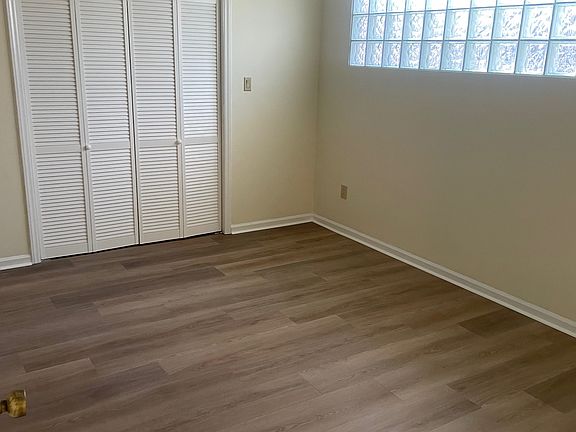4th image of 888 W 2nd St #1