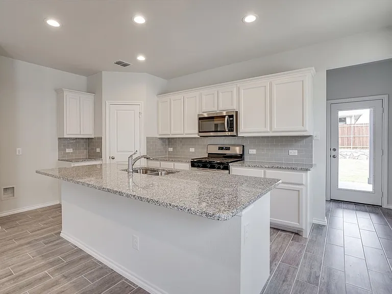2330 Aspen Hill Dr — Photo 12