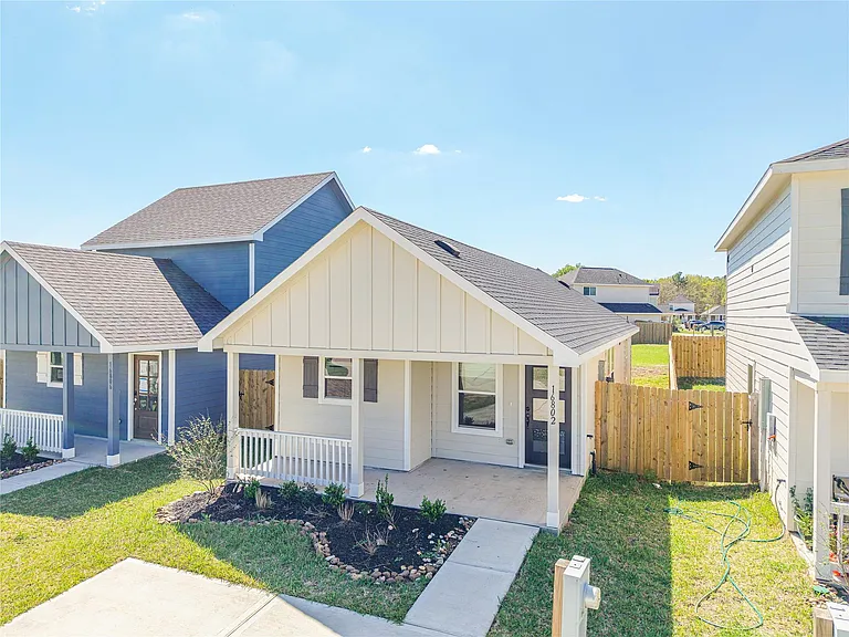 16802 N Marie Village Dr — Photo 2
