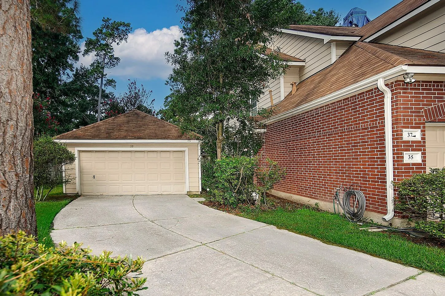 2 bed, 2.0 bath, 1392 sqft, $1,800 — Photo 2