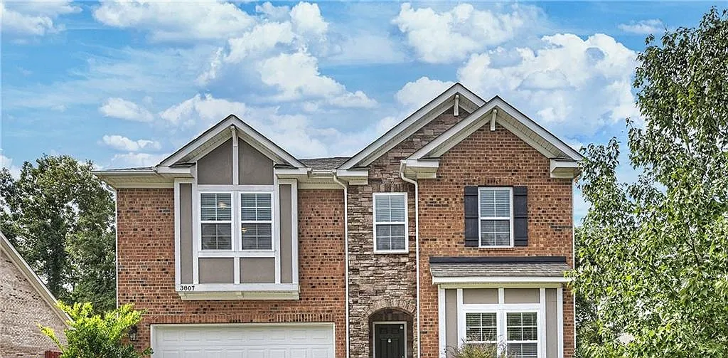5 bed, 3266 sqft, $2,950 — Photo 1