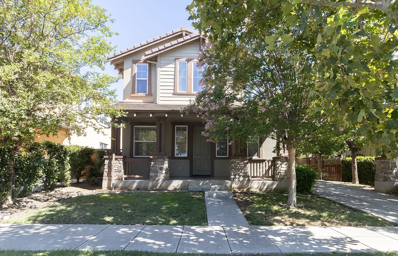455 E Legacy Dr photo 1