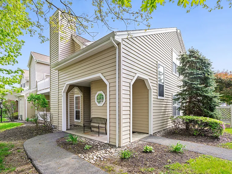 413 Hampton Place Blvd — Photo 1