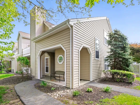 413 Hampton Place Blvd, Troy, NY 12180