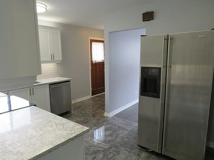 Building Photo - 21 Keewatin Cres #1A