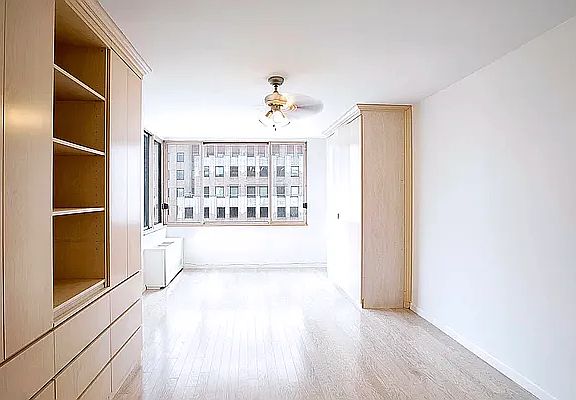 4th image of 350 W 50th St APT 25A