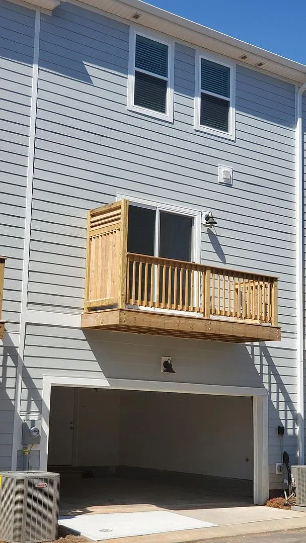 Room in 4 Bedroom Home at Tears Ln — Photo 2