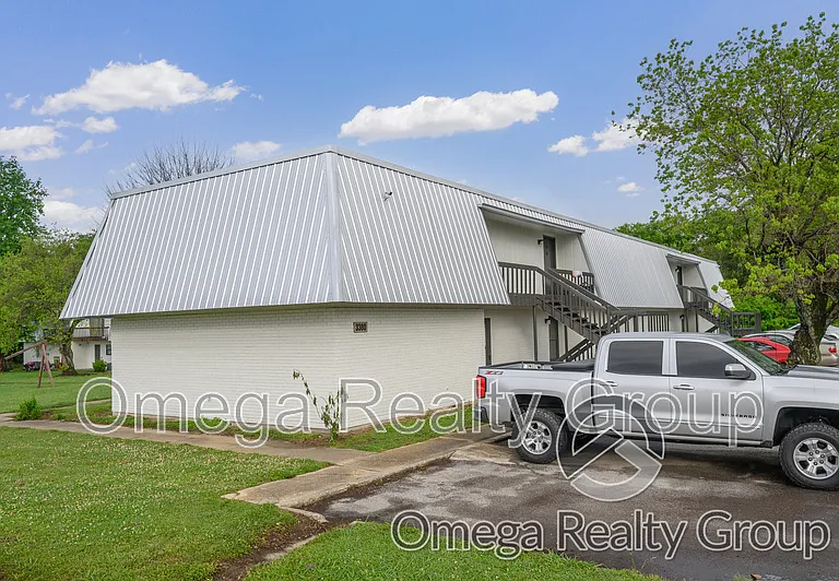 Camelot Apartments — Photo 6