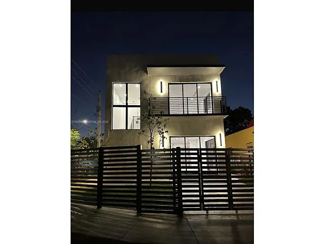 Building Photo - 2411 SW 16th Ter