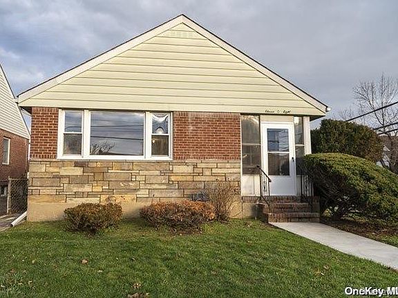 2nd image of 1108 New Hyde Park Road