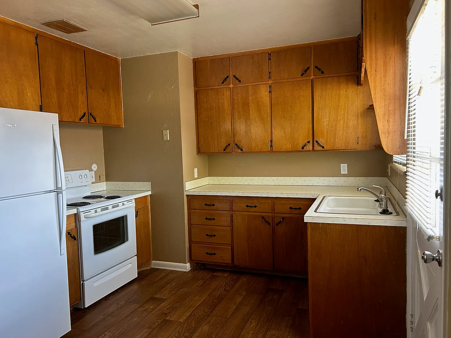 3 bed, 1043 sqft, $1,695 — Photo 4